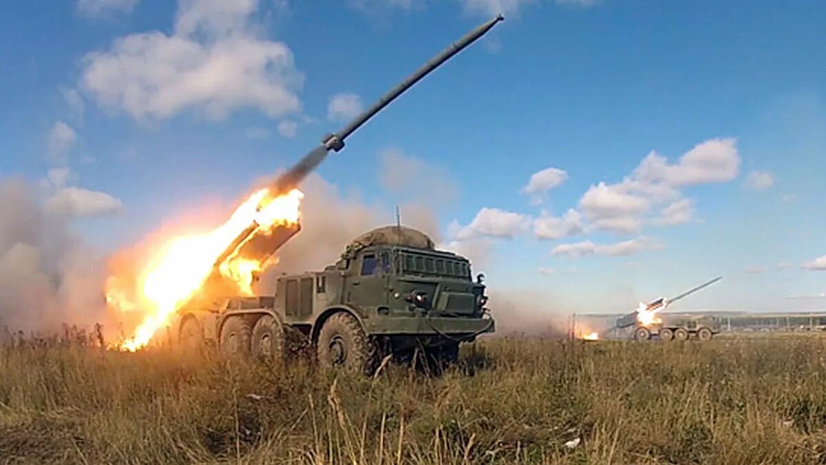 Ураган 2 рсзо. Рсзо 9а53 «ураган-1м». Бм 9п140. Рсзо ураган ракета. Российский ураган.