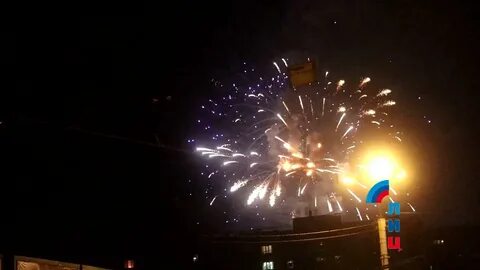 Праздничный салют начался в 20 55