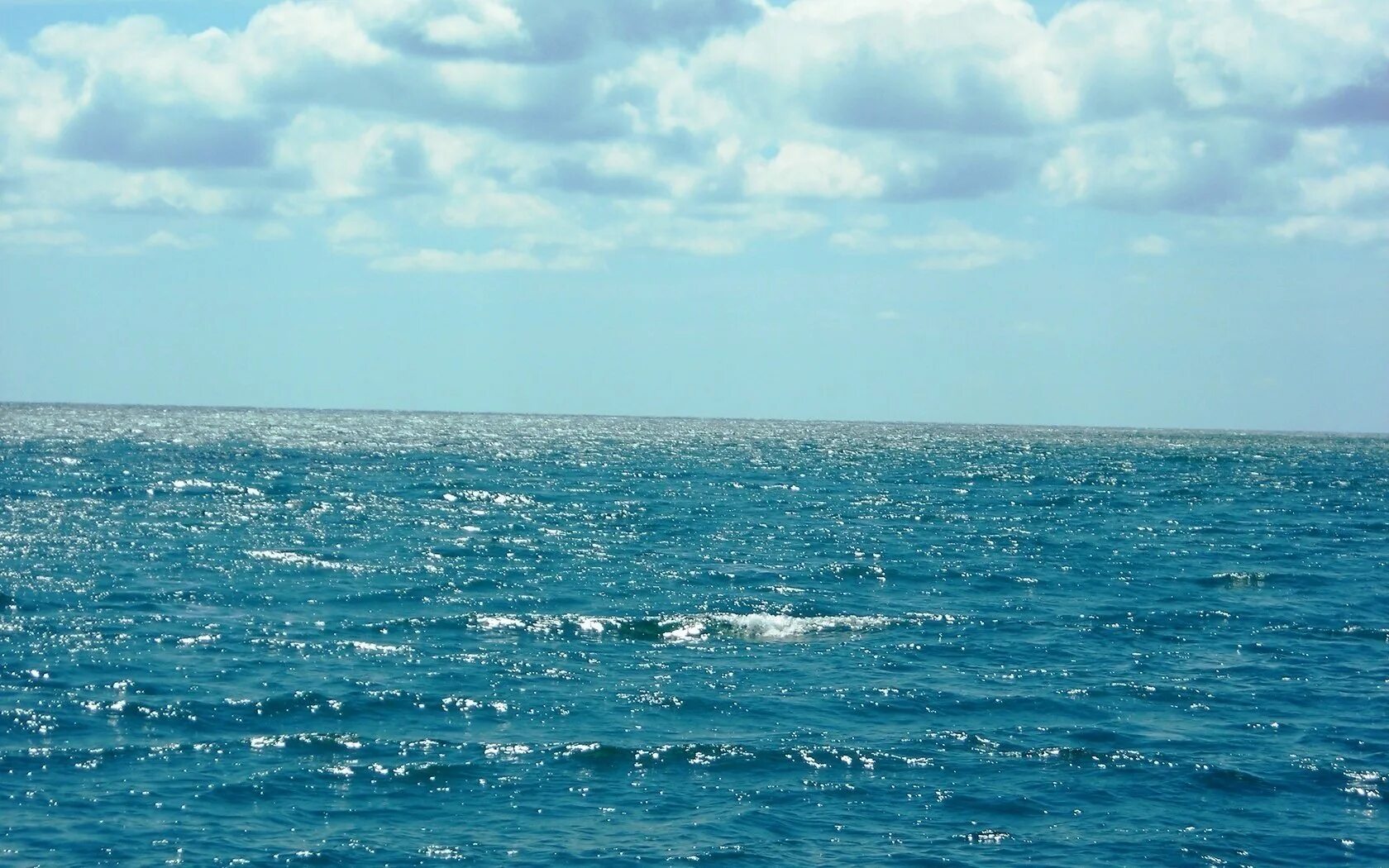 Песня синие просторы морей. Балтийское море в штиль. Штиль на море. Бескрайнее море. Поверхность моря.