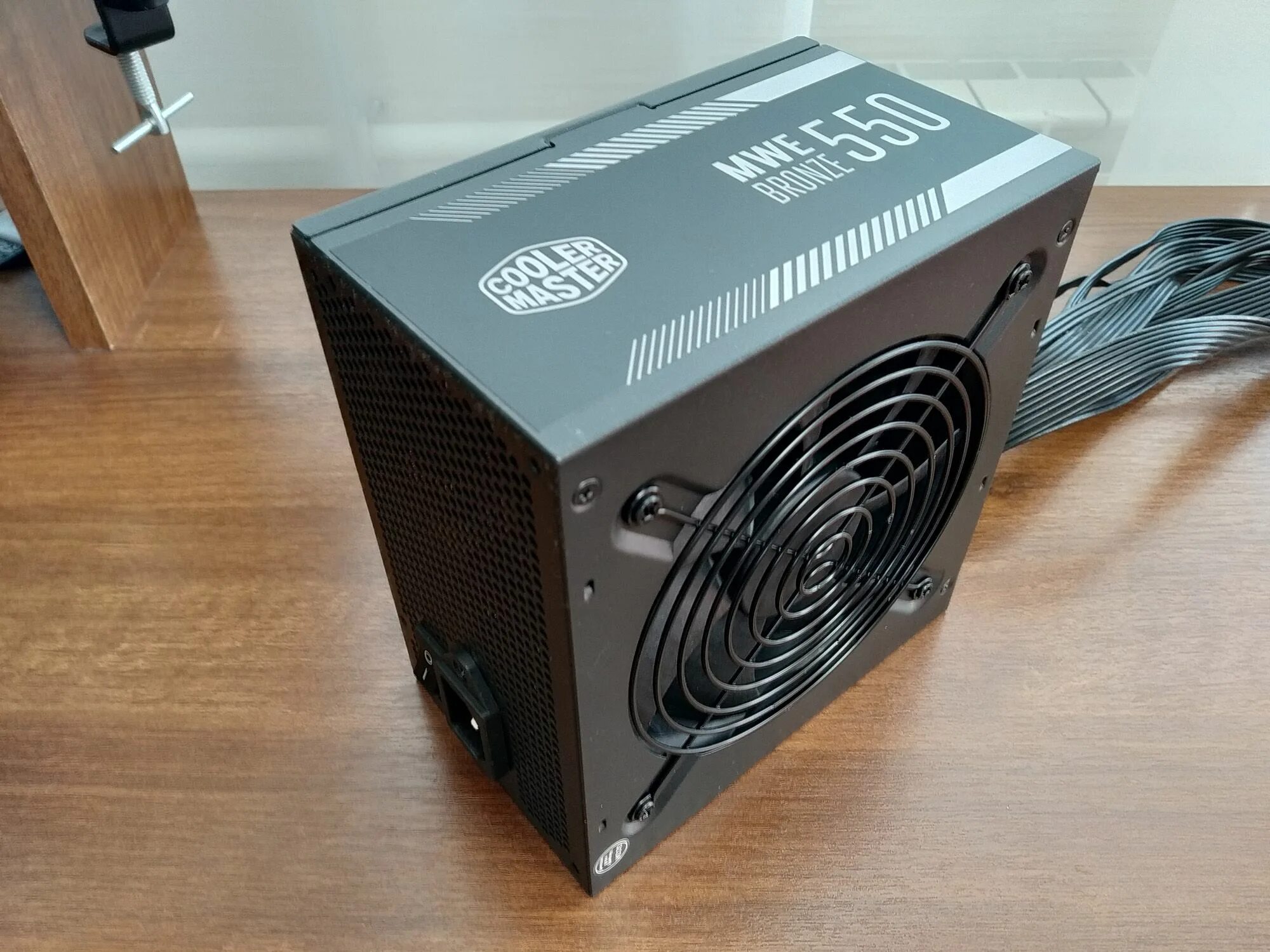 Блок питания bronze 550w. Mwe bronze 550w v2. блок питания cooler master mwe bronze v2 550w. блок питания cooler master 550w mpe-5501-acabw. cooler master 550w gold.