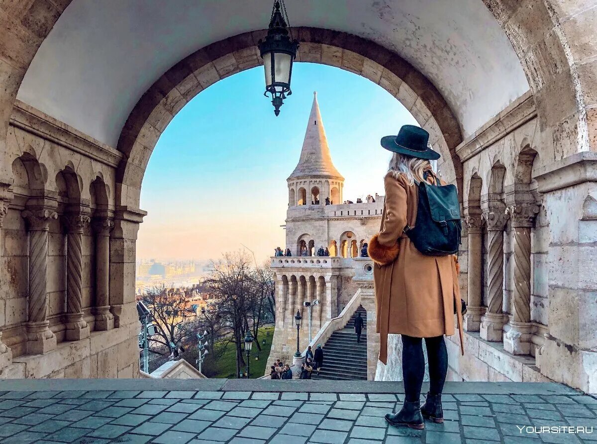 Будапешт туристы. Будапешт экскурсии. 6am в Будапеште. Старинные улочки Будапешта. Экскурсионные туры отдых