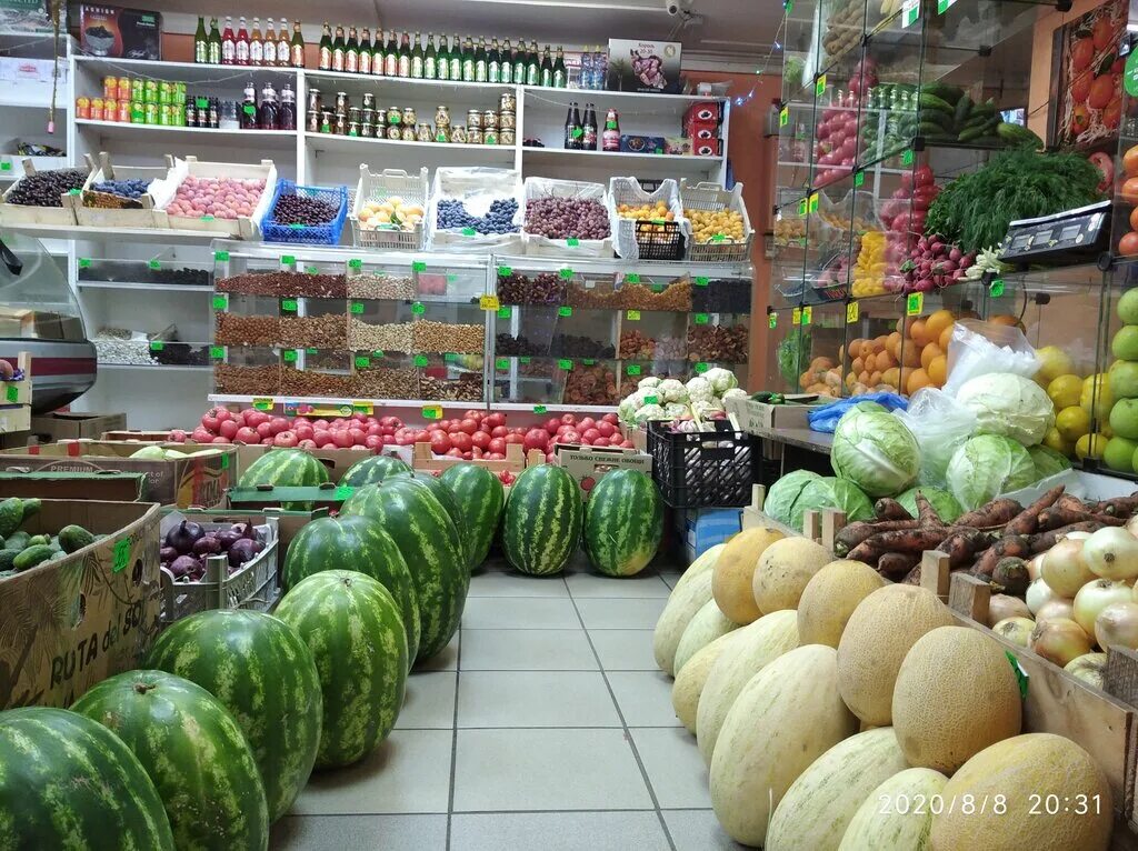 Фруктовый нижний. Фрукты в вазе. Фруктовая тарелка с ягодами. Фруктово ягодная тарелка. Фрукты -овощи развал в тбилиси.