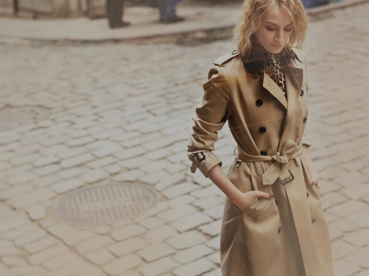 Стильные образы в бежевом. Модная девушка. Elisabetta franchi брюки 2023. Стильные вещи. Бежевая фотосессия.