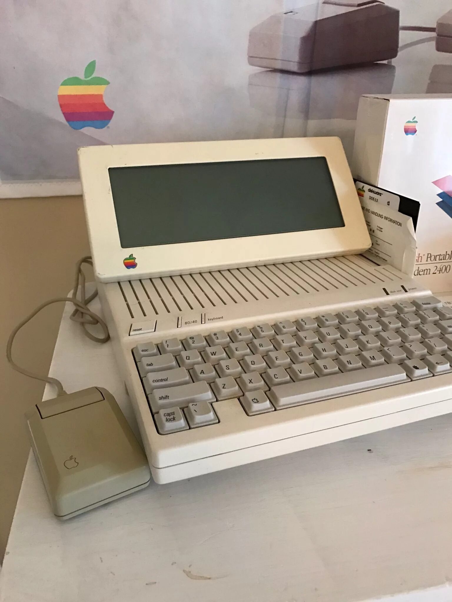 Старый apple. Старые компьютеры apple. mac apple старый. apple iic. сирийский апл компьютер старый.
