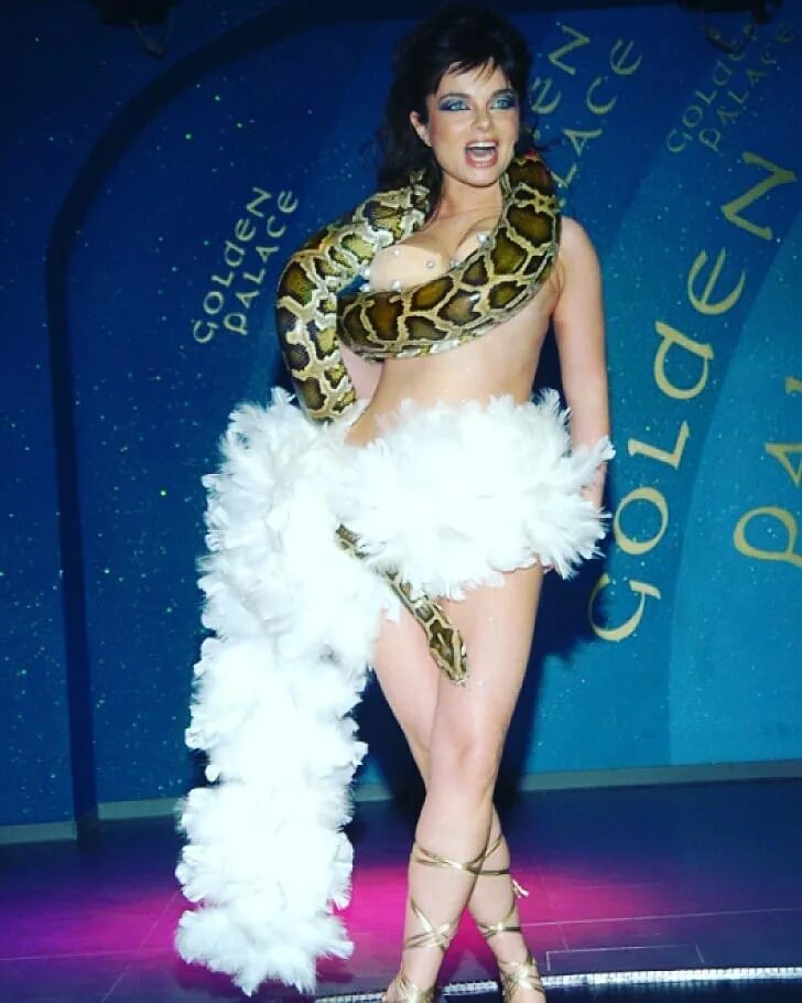 наташа королева сейчас 2022. наташа королева костюмы. наташа королёва в платье. наряды наташи королевой. наташа королева в мини 2021.