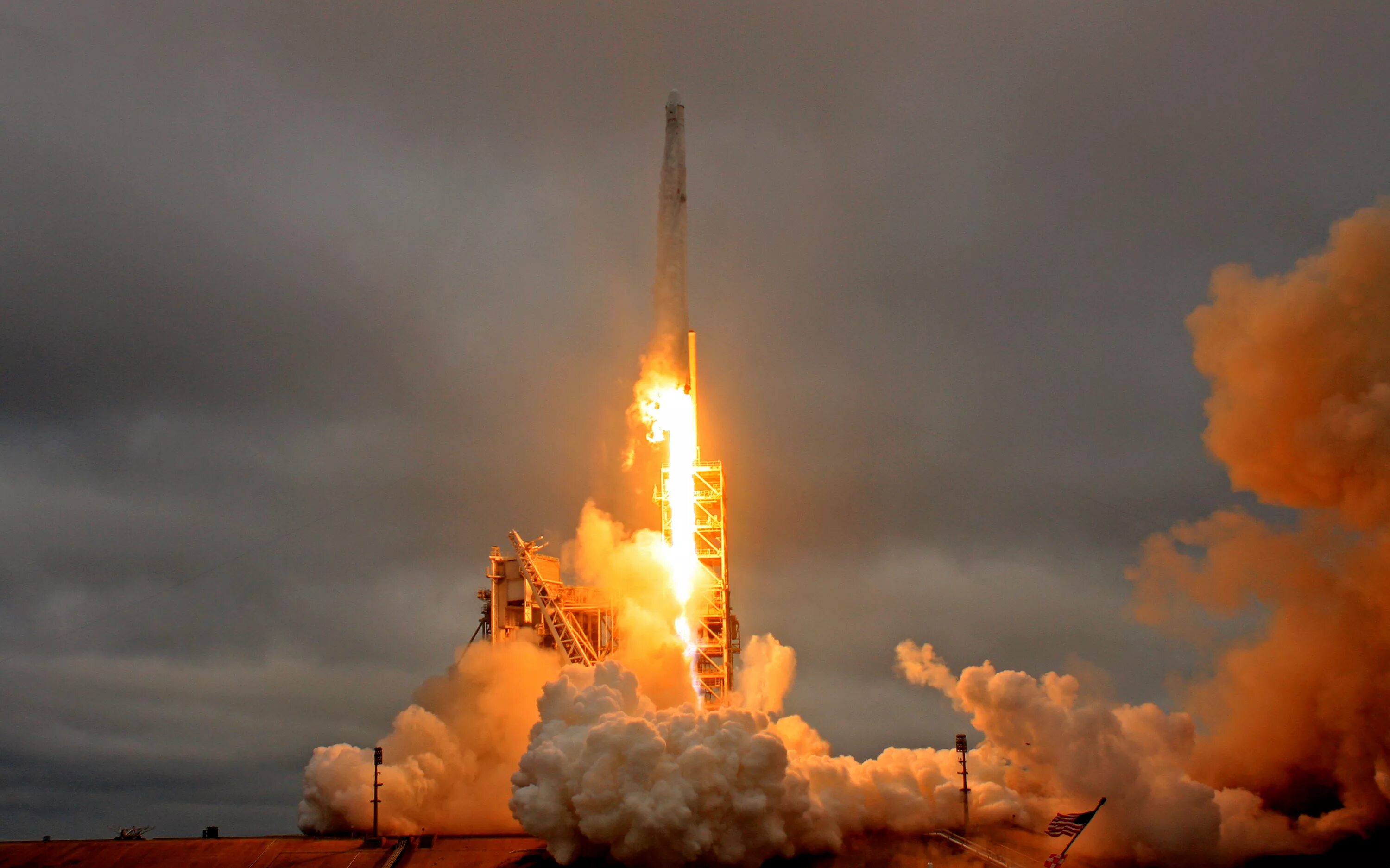 Взлет ракеты в космос. Взлет falcon 9. взлет ракеты spacex. запуск falcon 9. ракета старт.