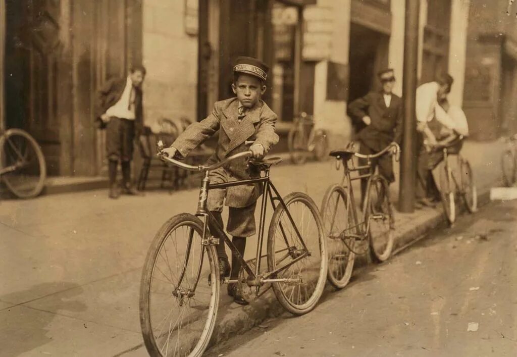 Ретро миссионеры. Велосипедисты 19 век США. Велосипед 20 века. Велосипед начала 20 века. Велосипед 1900 года.