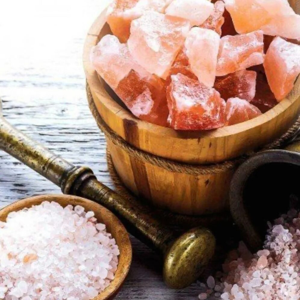 Морская соль на прозрачном фоне. Морская соль на прозрачном фоне. Соль рассыпана пачка. Соль бом. Соль.