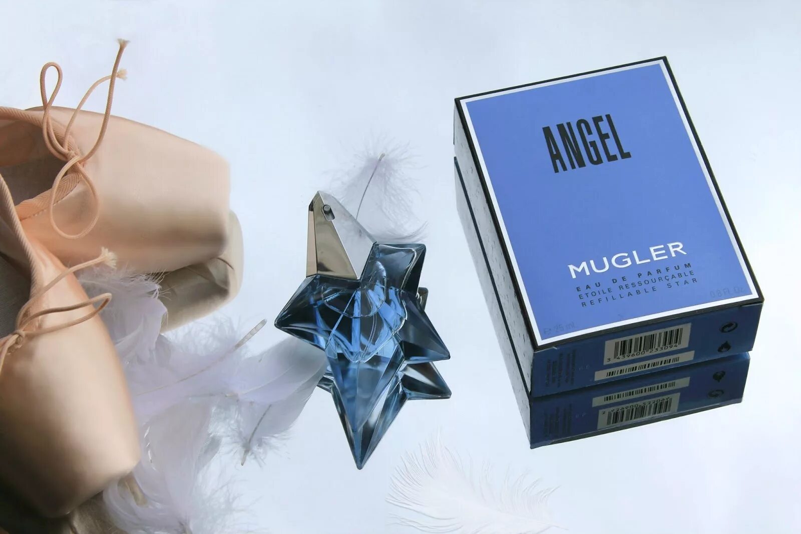 Angeline parfum. Тьерри Мюглер ангел. Духи ангел Мюглер. Духи Thierry Mugler Angel. Angel Thierry Thierry Mugler.