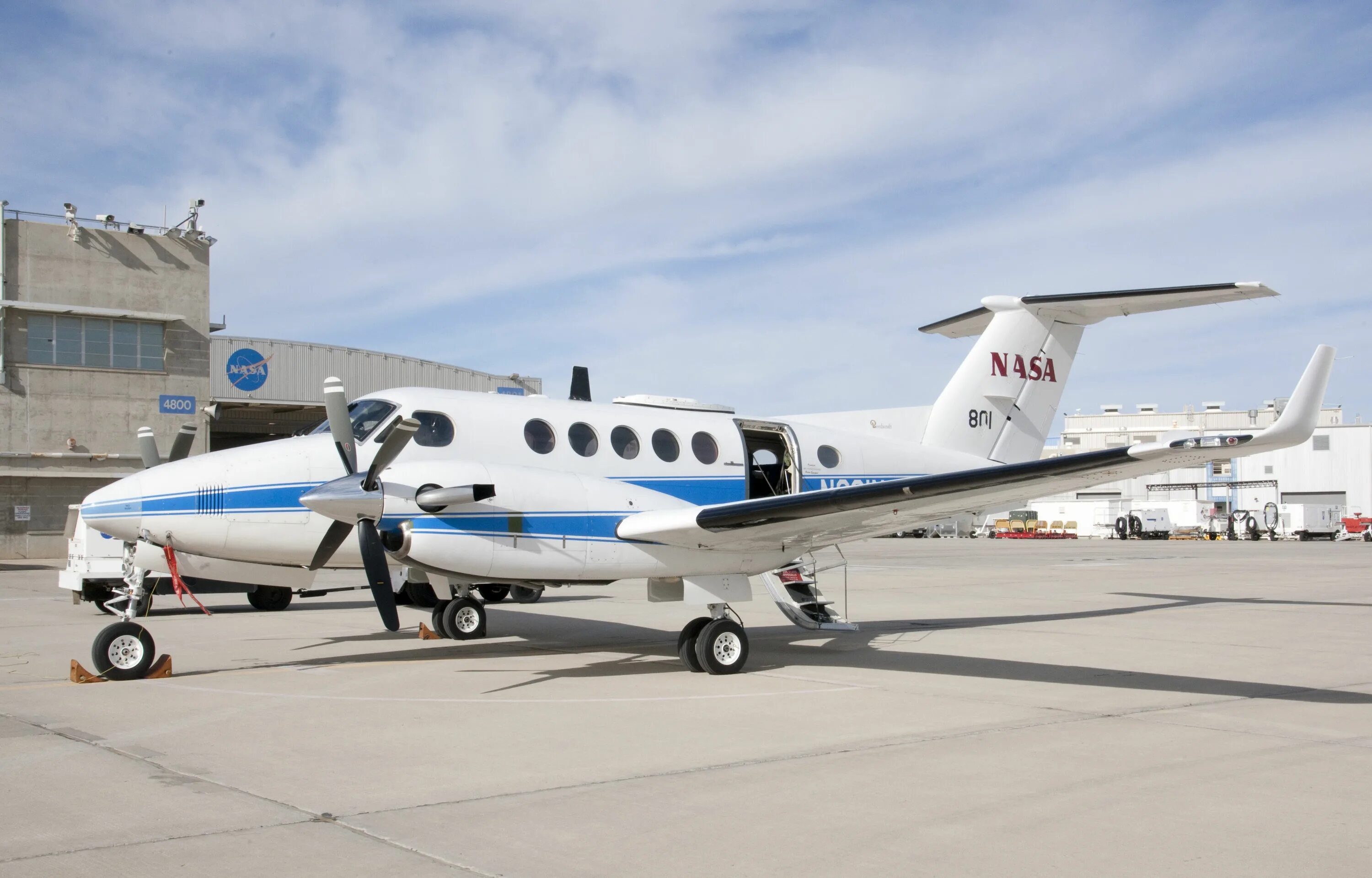 Аир б. Beech King Air b200. Beech b200 super King Air. Beech 200 super King Air. Hawker-Beechcraft King Air 200.