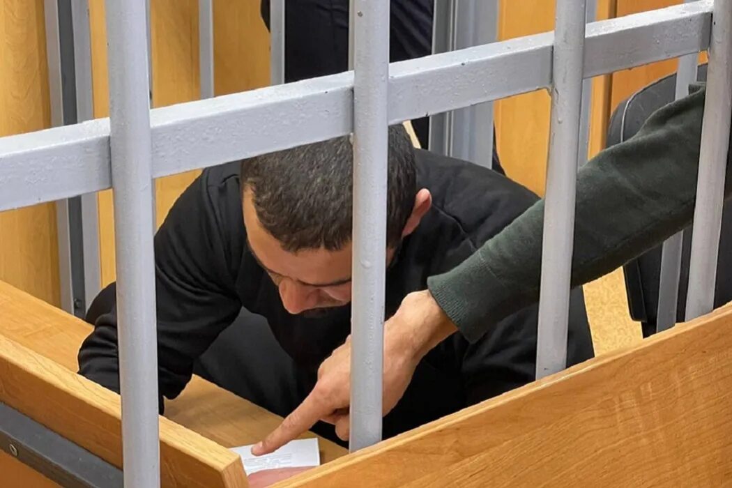 Обвиняемый в суде. Обвиняемый в суде. Обвиняемый подсудимый осужденный. Задержанные за решеткой. Обвиняемый подсудимый осужденный.