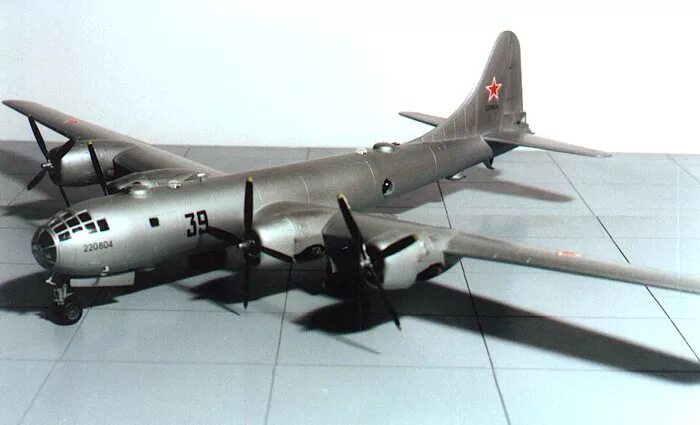 Ту 2 1 72. Ту-4 1/72 Моделист. Б29 ту4. Самолет ту 4. Ту-4 бомбардировщик модель.