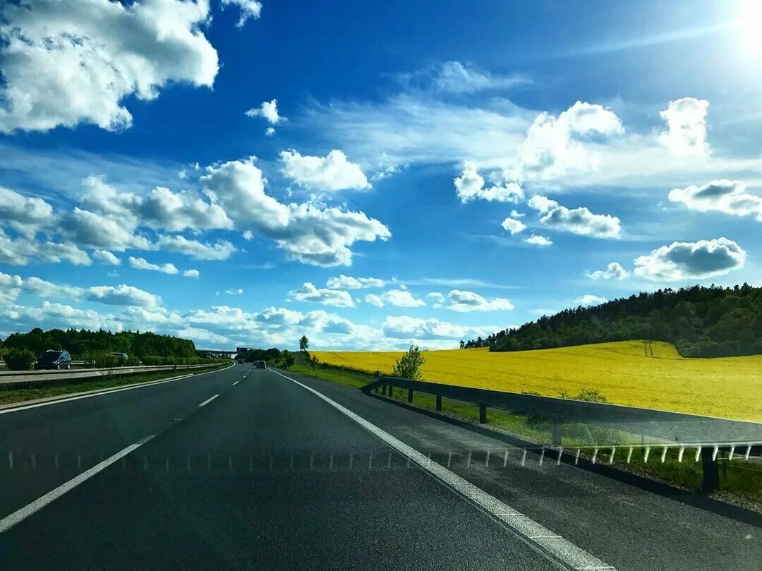 В путь дорогу дальнюю. Панорама Дальняя дорога. Дальняя дорога в машине. Дальняя дорога картинки.