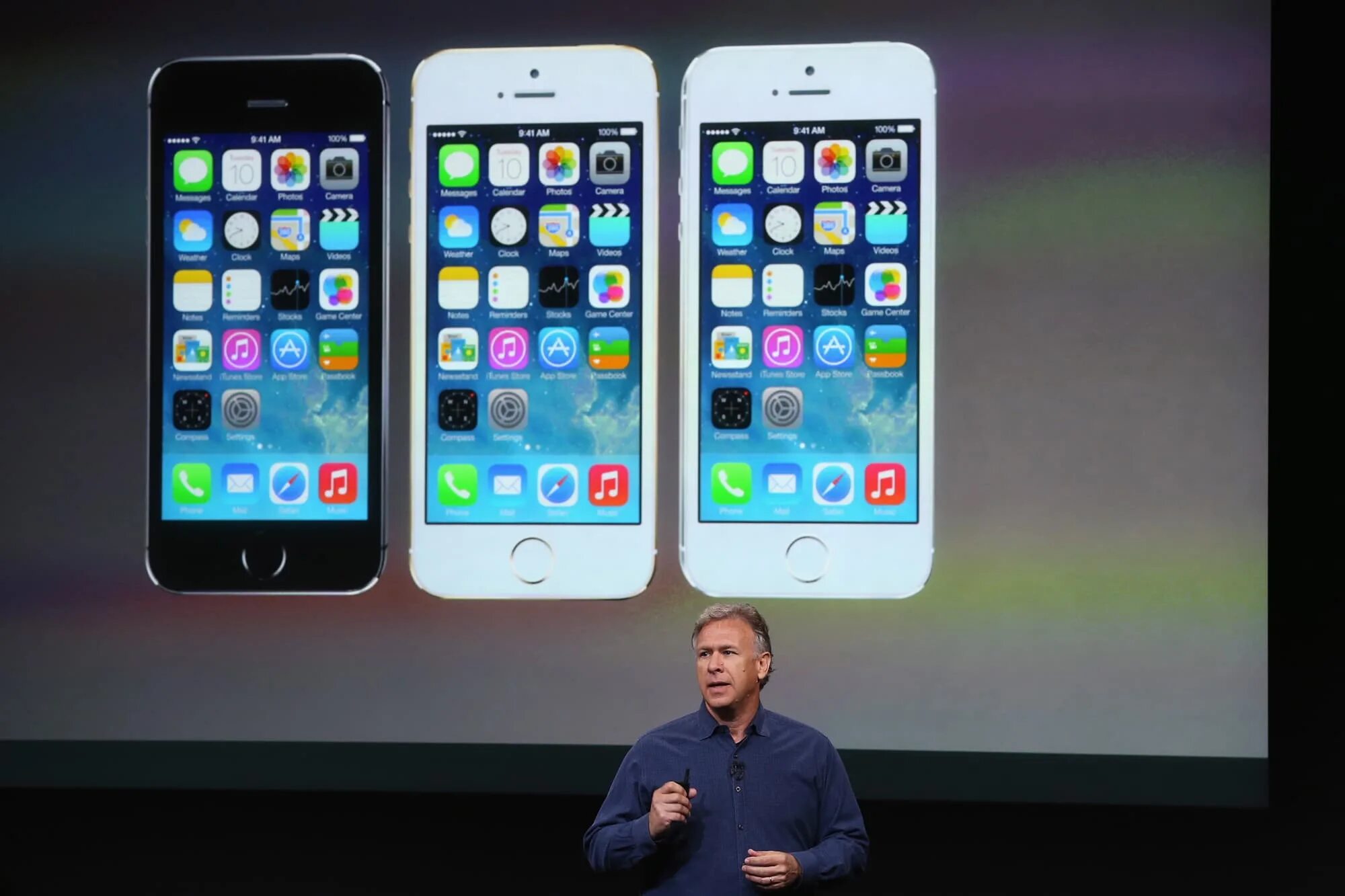 Новый айфон 5. Iphone 7 vs iphone 5c. Разноцветный айфон. Цветные первые айфоны. 9 41 Apple.