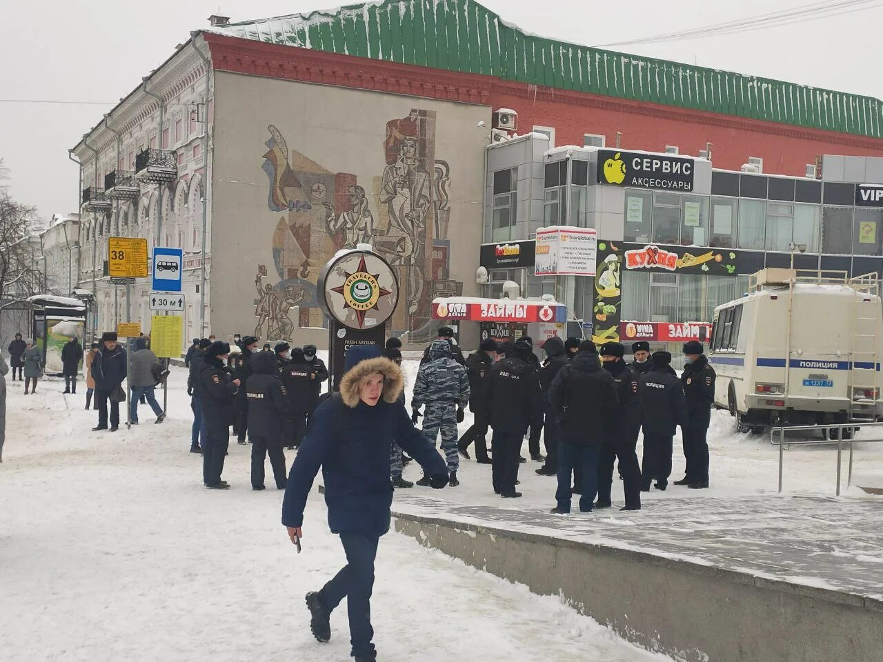 Цум 23. Магазин удача Революционная 10. Митинг в Ульяновске. Митинг в Ульяновске сегодня. ЦУМ Ульяновск.