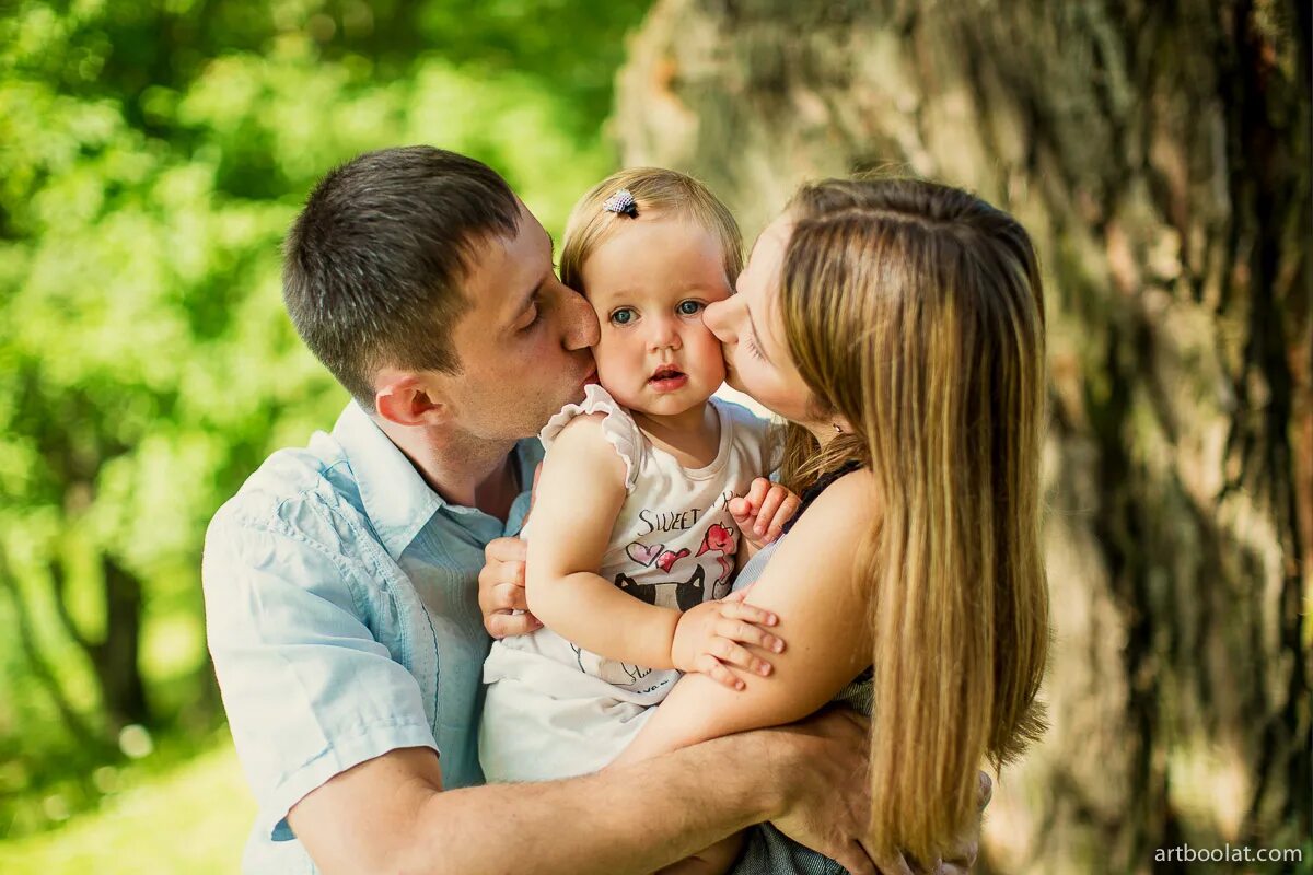 поцелуй родителей и детей. сын 2 года любит. футболка на 2 годика. отец и сын. с днем рождения 2 года.