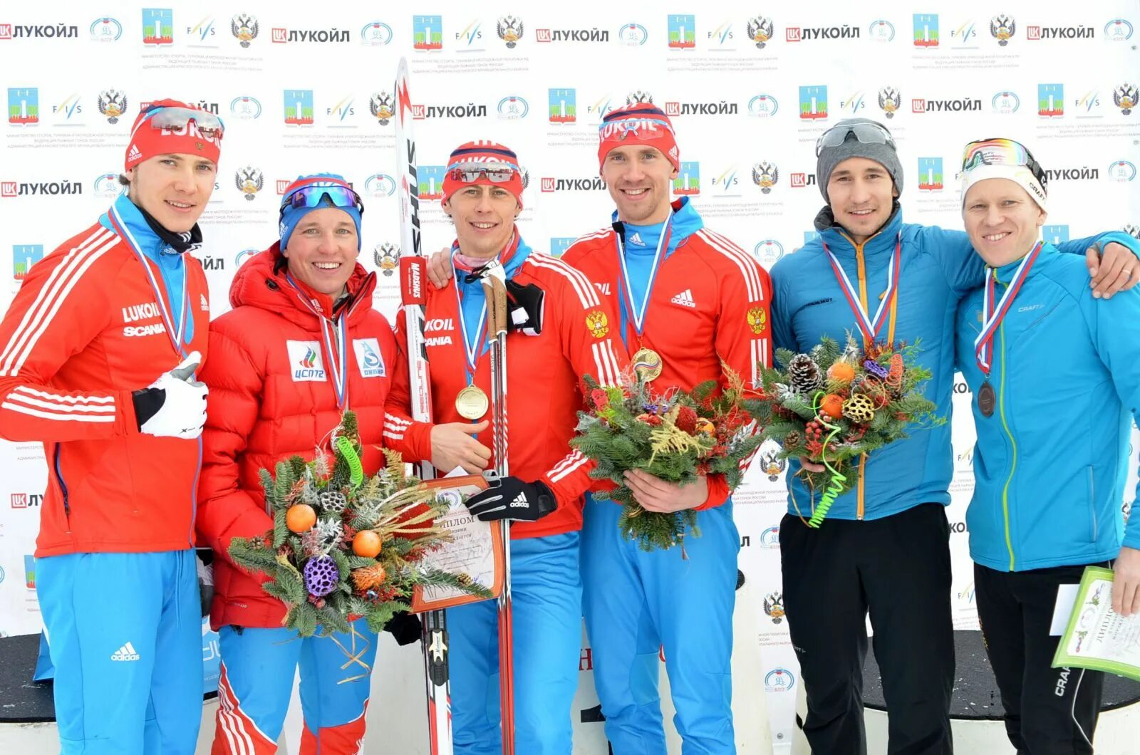 лыжи гонки спринт. командный спринт мужчины. большунов чемпионат россии. лыжная эстафета токсово. командный спринт в лыжных гонках.