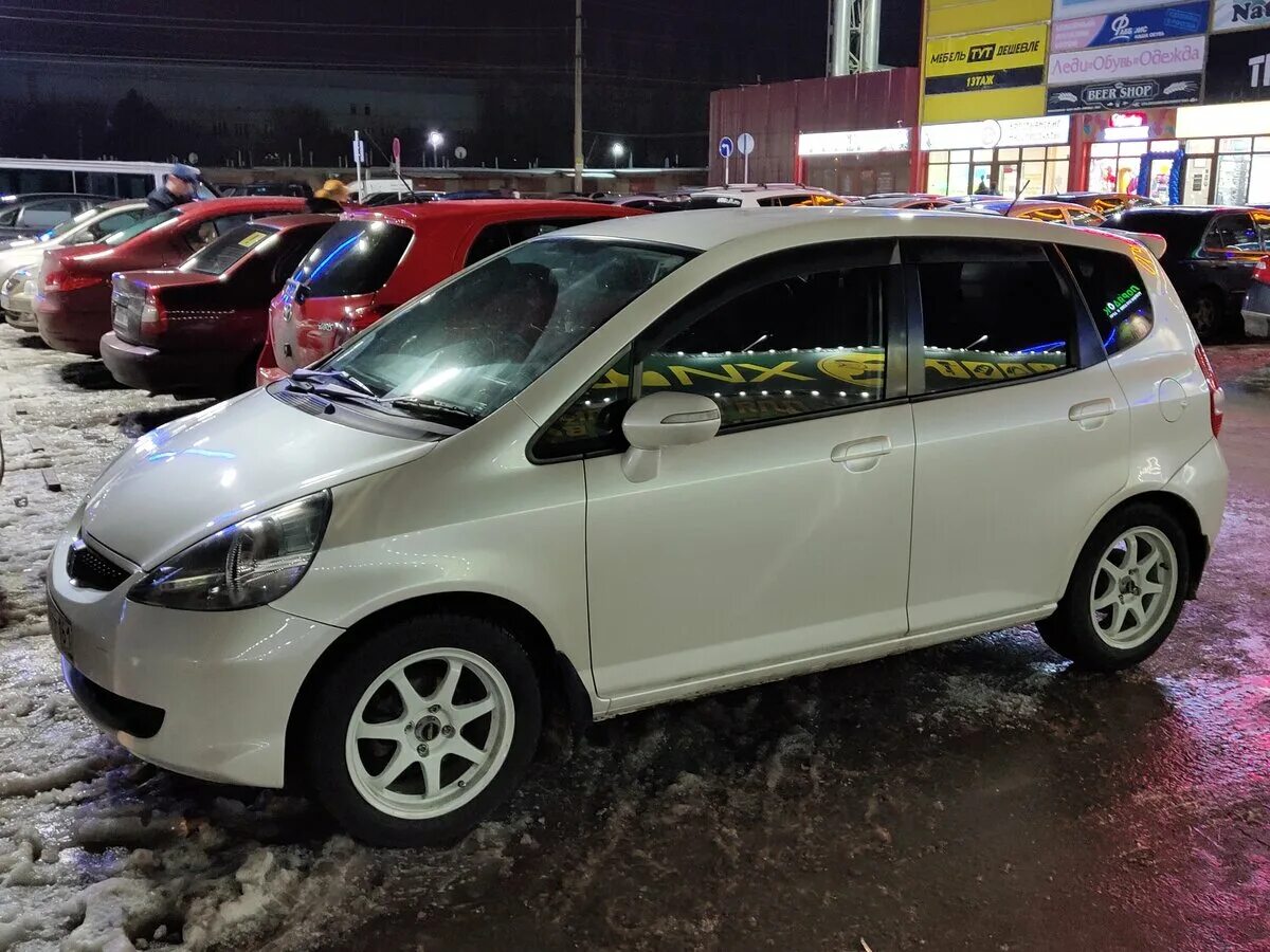 Honda fit 2004 года. Хонда фит 2004 белая. Хонда фит 2004. Honda fit 2004 года. Honda fit 2004.