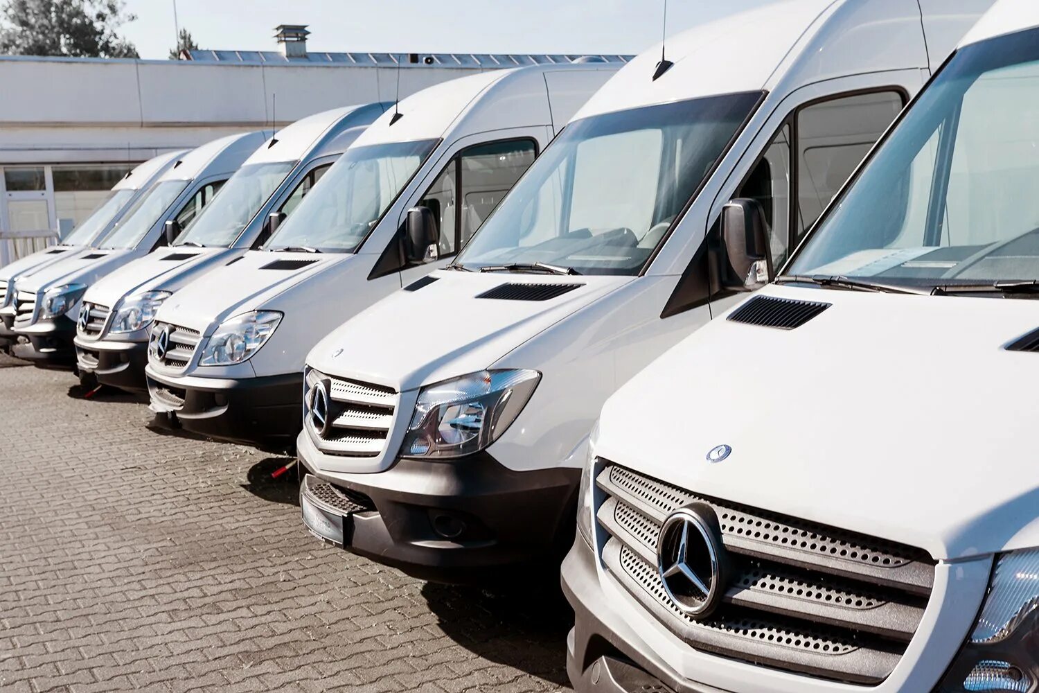 Системы пассажирских перевозок. Mercedes-Benz Sprinter заказной микроавтобус. Мерседес Спринтер межгород. Мерседес Спринтер экскурсионный. Перевозка пассажиров микроавтобус.