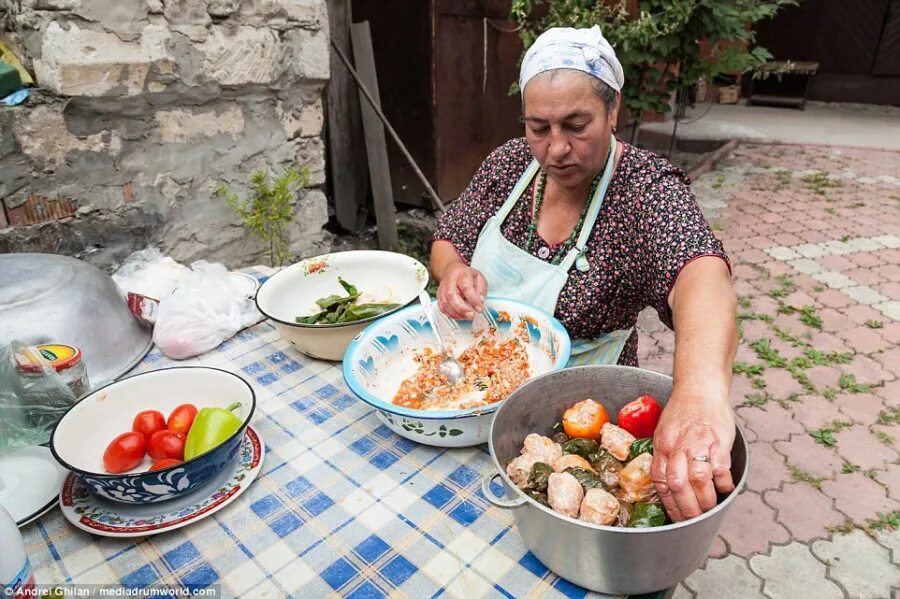 цыганский барон молдавии. цыгане в молдавии. молдавские цыгане внешность. сорокские цыгане. цыгане внешность.
