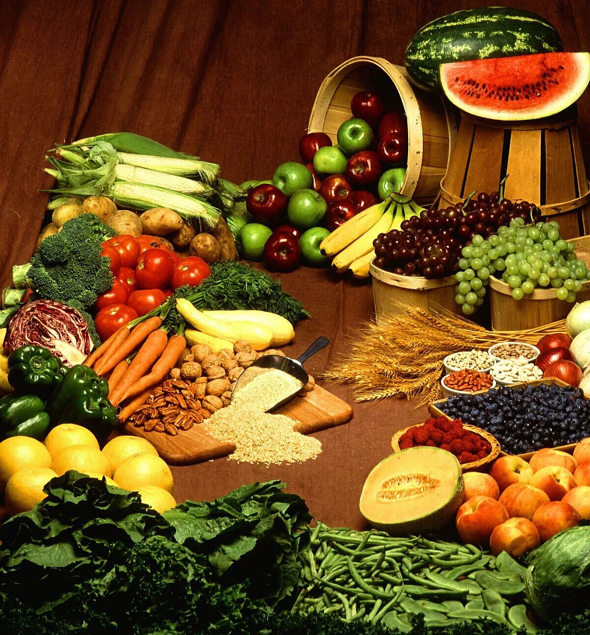 Сайт food. Овощи и фрукты. Здоровое питание овощи и фрукты. Овощи фрукты злаки. Качественный продукт.