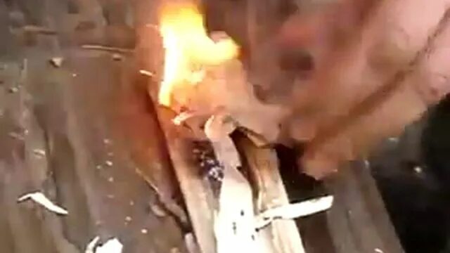 Бялко добывает огонь видео. Добыча огня огненный плуг. добыча огня ручная дрель. огонь трением. приспособление для добычи огня.
