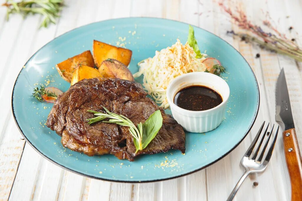 Галки ресторан москва страстной бульвар. Еда вне дома. Еда еда кафе адрес. Шикарный обед. Шашлыкоff пермь попова.