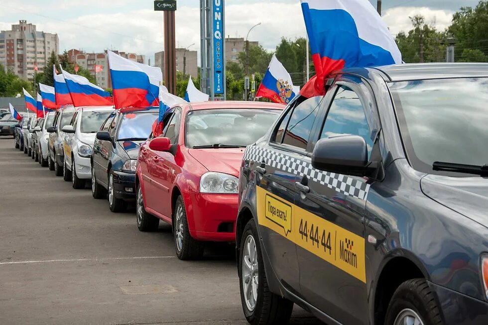 Пробег машина россия. Автопробег. Автопробег Россия. Авто с пробегом. Автопробег в поддержку российских войск.