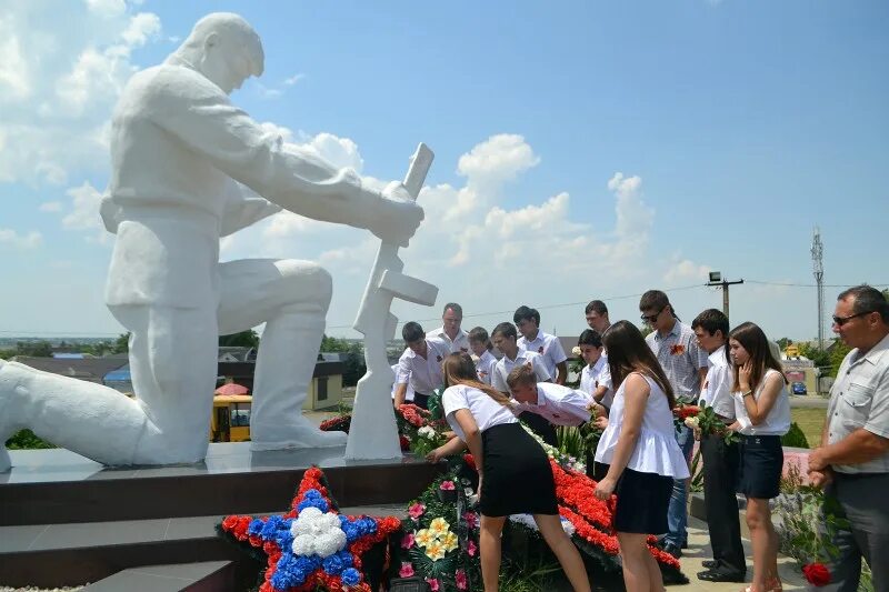 Погода в брюховецкой краснодарский край на неделю. Станица Переясловская Брюховецкий район Краснодарский край. Достопримечательности станицы Переясловская. Памятник в станице Переясловской Брюховецкого района.