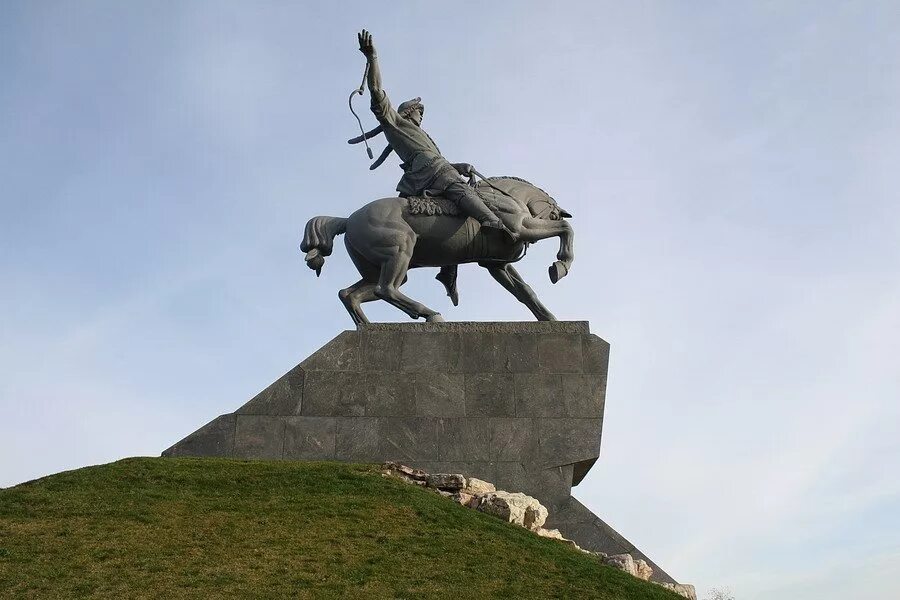 Салават Юлаев памятник в Уфе. Салават Юлаев памятник Республика Башкортостан. Памятник Салавату Юлаеву в Уфе. Памятник Салавату Юлаеву 1967.