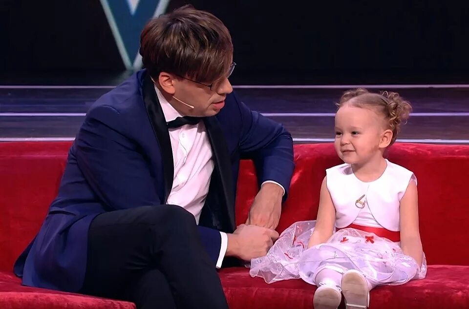 максим галкин шоу с детьми. лучше всех с максимом галкиным. максим галкин шоу с детьми. лучше всех анонс. лучше всех рождественский выпуск.