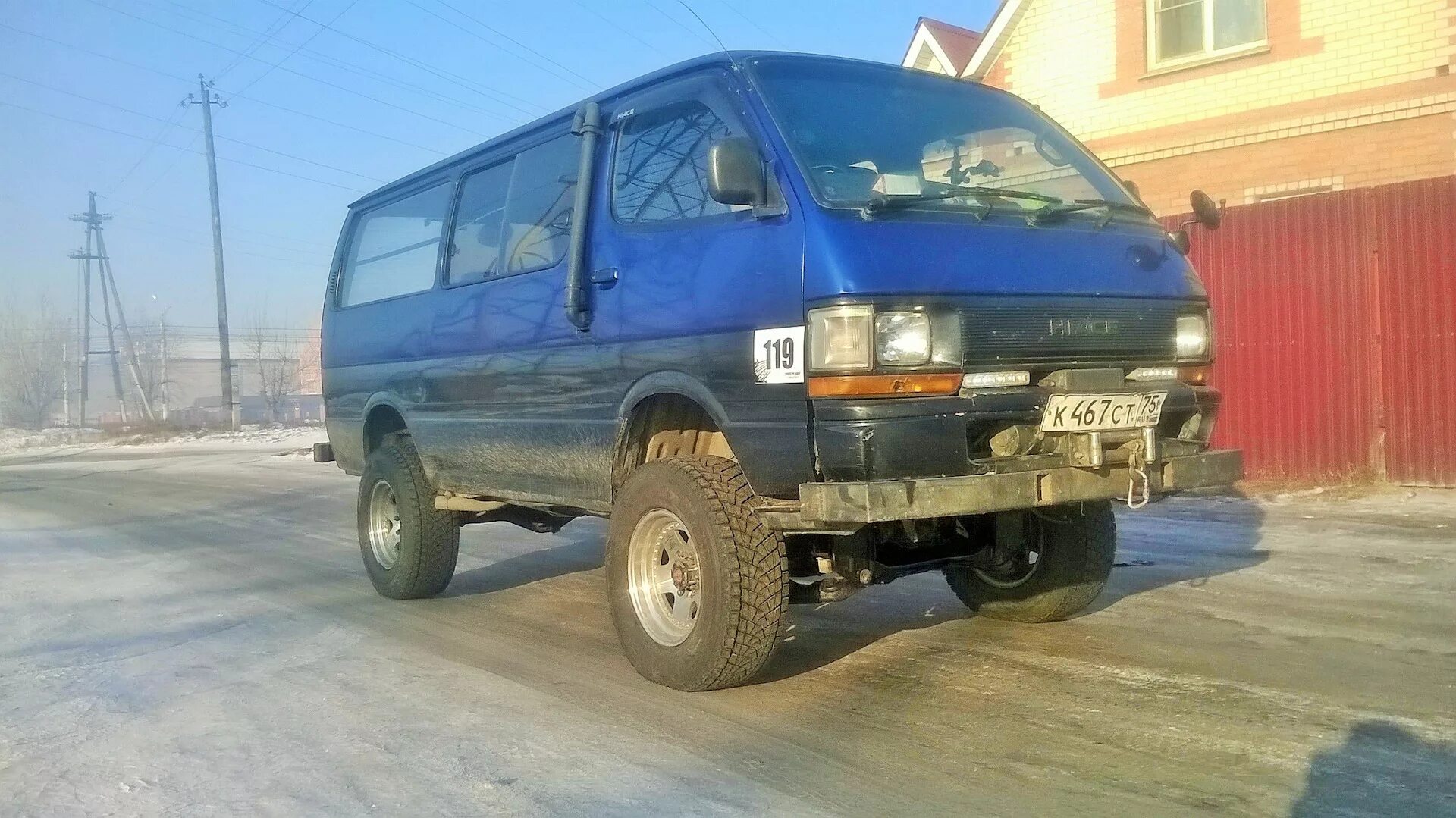 4вд владивосток купить. Toyota Hiace h100 4wd. Toyota Hiace h100 1999. Тойота Хайс 4вд. Toyota Hiace h100 super Custom.