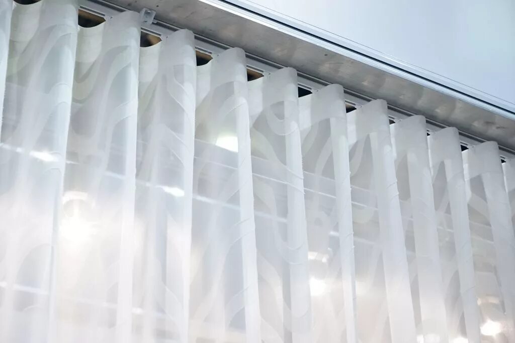 Короткие шторы. Отбелить тюль. Тюль с подхватом. Обрезки тюля. Тюль в складку.