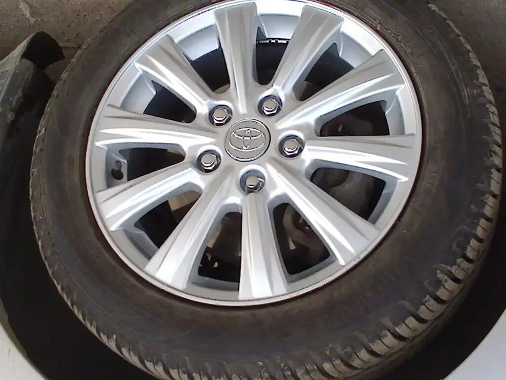 Какие размеры колес королла. Тойота Королла 2008 размер колес. Размер колёс на Тойота Королла 2008г. Тойота Королла 2008 года на дисках. Диски шины размер Тойота Королла 2008 год.