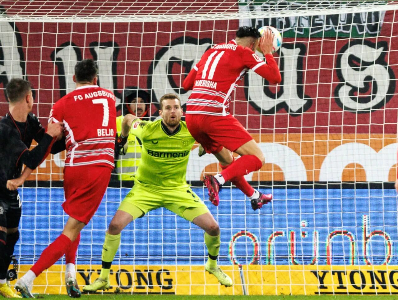 Аугсбург байер 13 января. Аугсбург Леверкузен 1:0. Аугсбург Байер 3 февраля 2023. Bayer.
