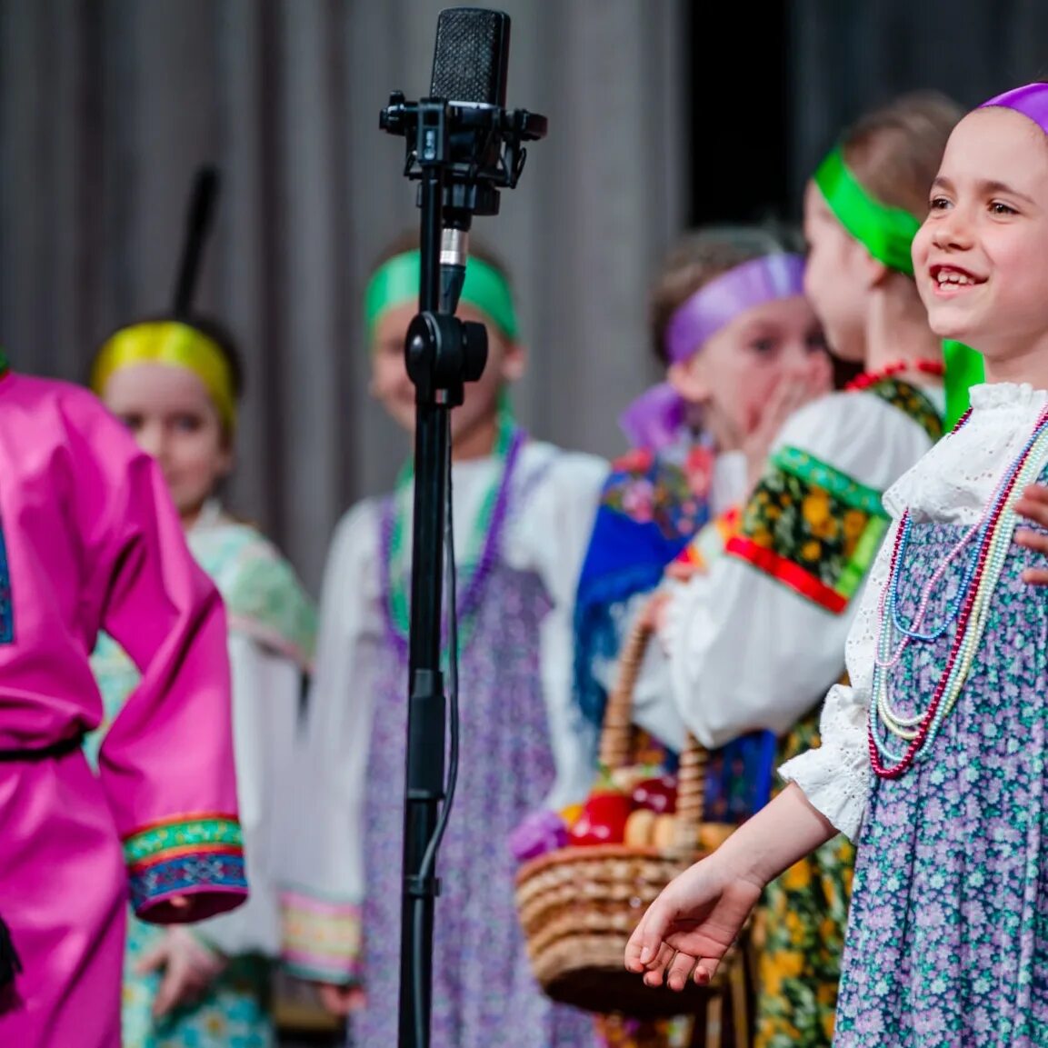 Фольклорный вокальный жанр особенно любимый детьми. Народное пение. Фольклорный вокал. Народное пение дети. Народное хоровое пение.