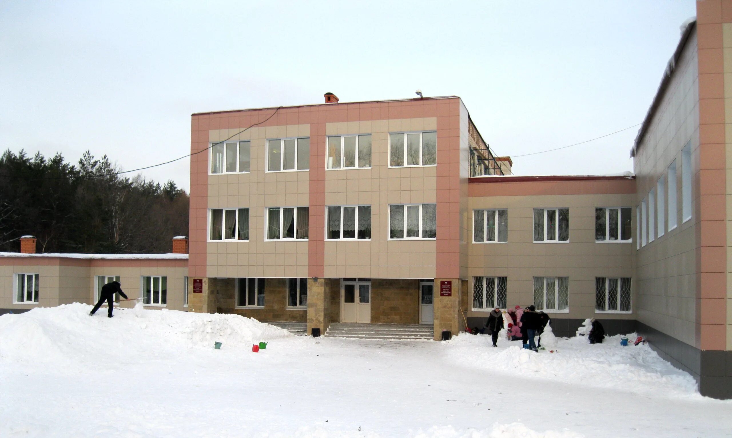 Школа на горе. 2 школа высокая гора. 1 школа высокая гора. 3 школа высокая гора. село высокая гора школа номер 2.