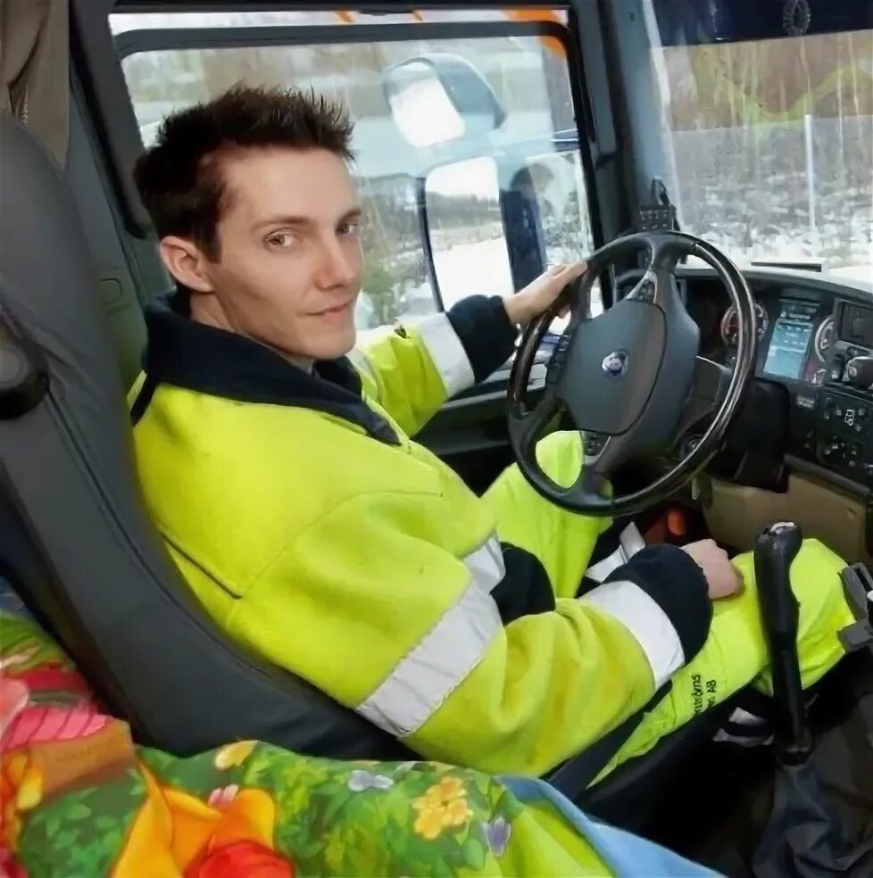 Вакансии водитель грузового автомобиля минск. Happy truck ведущий. Вакансии водитель грузового автомобиля минск. Водитель. Водитель дальнобойщик.