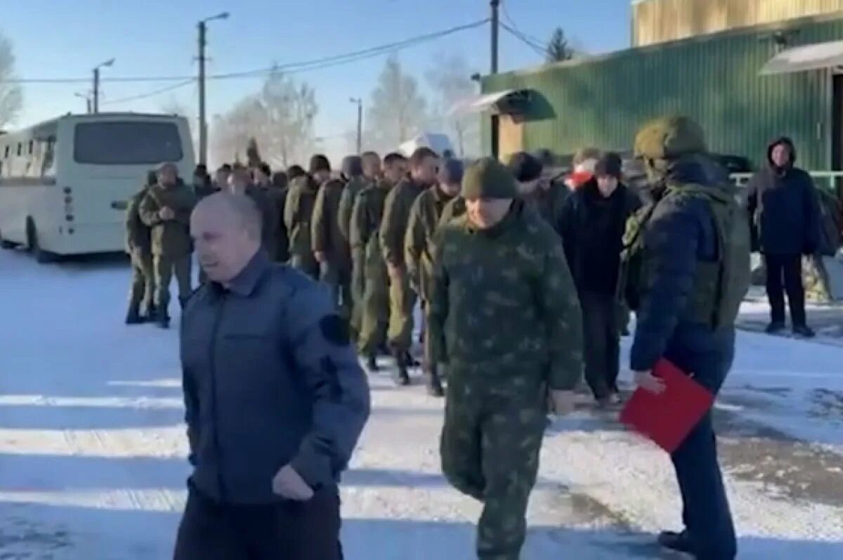 Освобождение из плена российских солдат на Украине. Освобожденные российские пленные.
