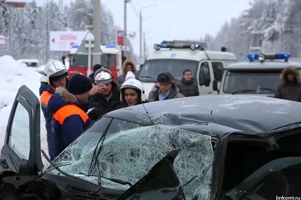 Скорая эжва. Скорые машины коми. Скорая эжва. Скорая сыктывкар. Сыктывкар скорая во дворе.