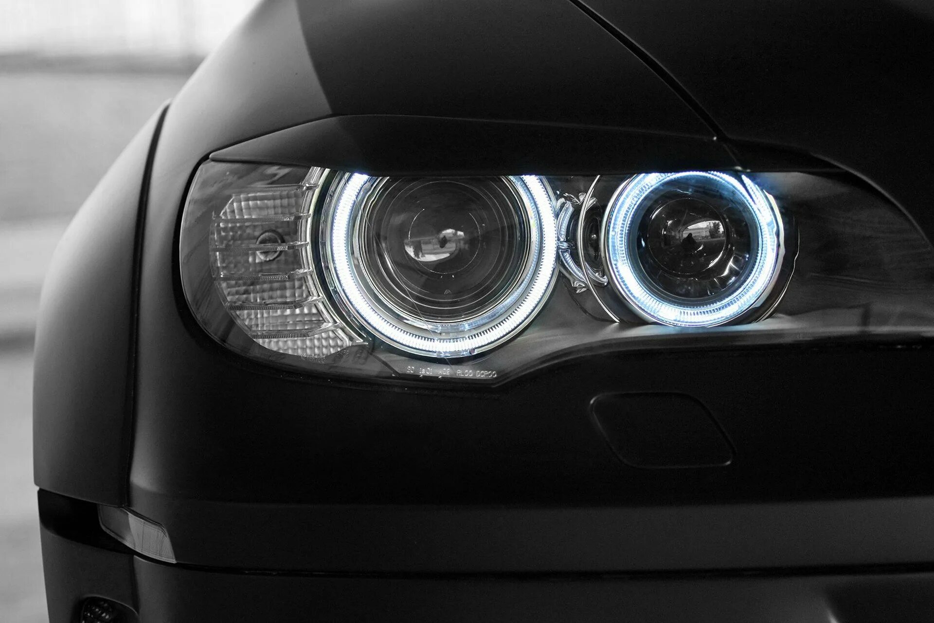 Led ангельские глазки x5 e70. Ангельские глазки BMW e70. Ангельские глазки БМВ е70. BMW x6 e71 ангельские глазки. Фары е70