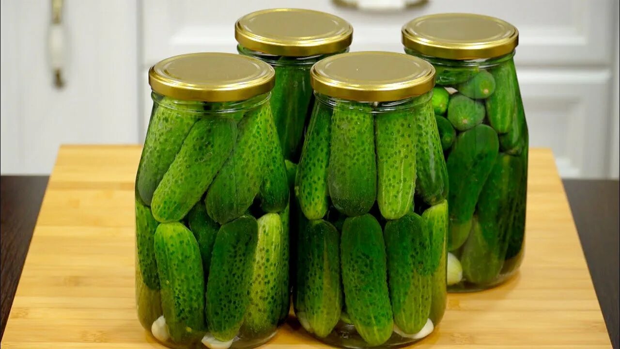 Салат с огурцами на зиму. Кухня огурцы на зиму. Салат из огурцов в банке. Кухня огурцы на зиму. Сладкие огурцы на зиму.