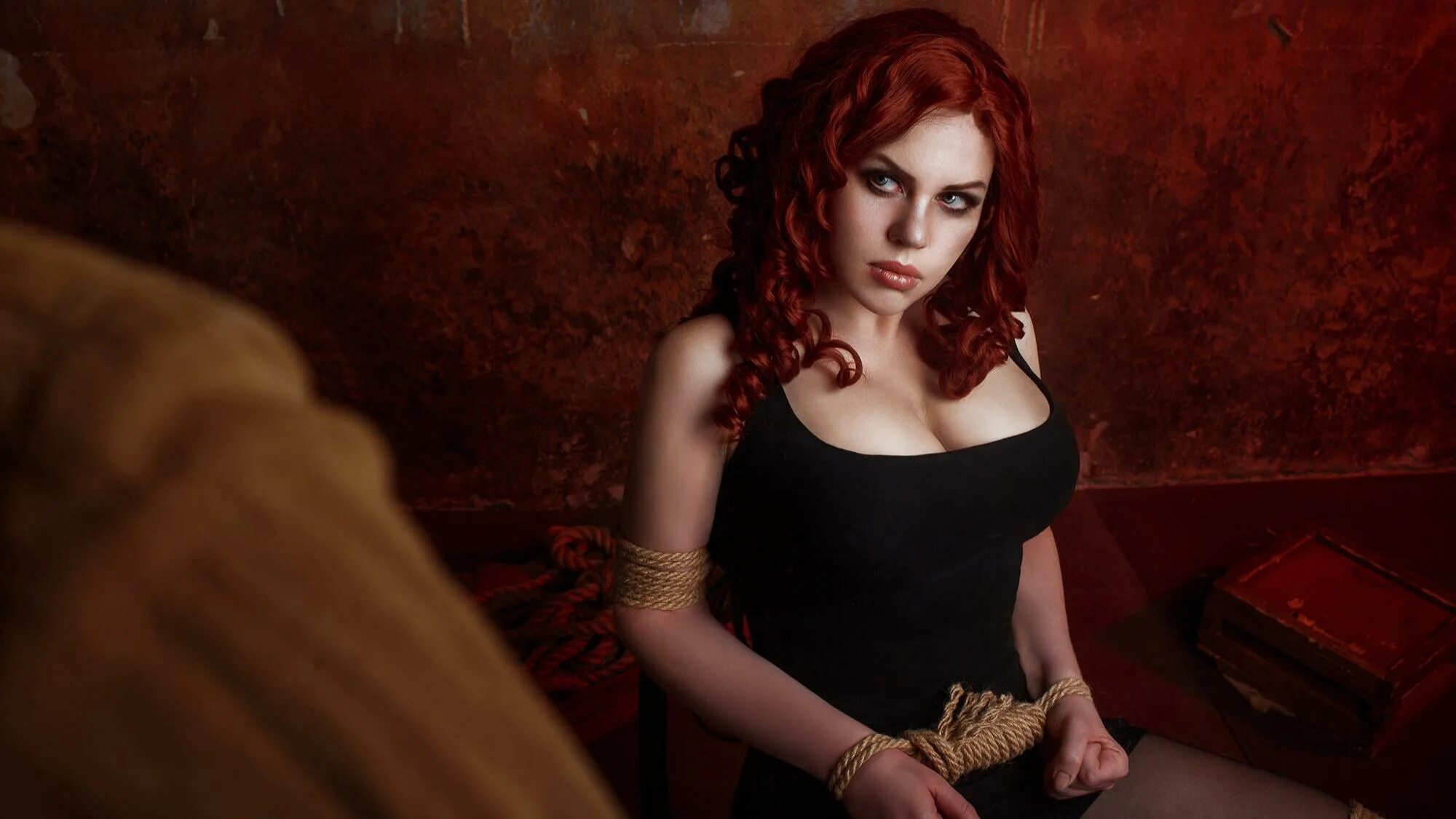 Алиса арефьева cosplay. Пленница 18. Клэр дэйнс разрушенный дворец. Your highness 2011 натали портман. Аруна шилдс последний неандерталец.