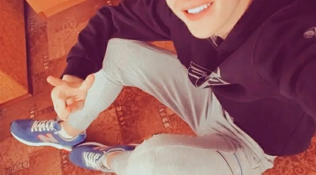 Клетчатая рубашка мужская эстетика. Молодой человек без литцо. Молодой парень без лица. Парень 18 лет без лица. Александр фролов нижний новгород.