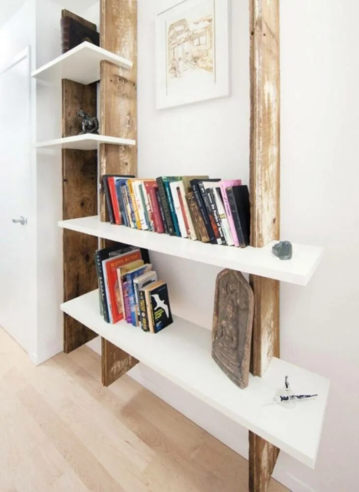 Необычные полки. Книжные полки своими руками из дерева. Полка для книг. Необычные книжные стеллажи. Стеллаж книжный.
