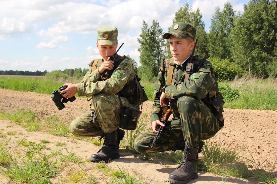 Служба дозор. Пограничный дозор. Дозор военные пограничники. Пограничник в дозоре. Пограничники несут службу.