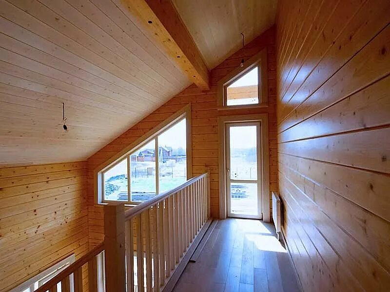 какая вагонка лучше для внутренней отделки. имитация стен брусом мансарда. светлица имитация бруса. отделка планкен лиственница интерьер. тиккурила имитация бруса в интерьере.