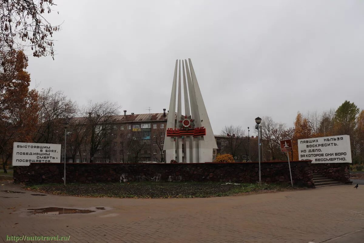 Обелиск воинской славы череповец. Обелиск воинской славы череповец. Штыки череповец памятник. Штыки череповец памятник. Штыки череповец.