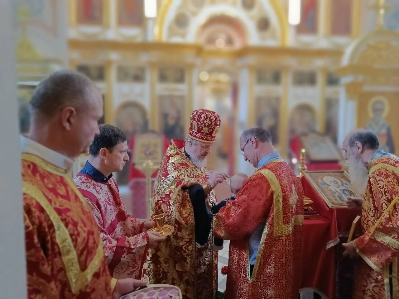 Престольный день. Престол в храме. Церковь Святого Николая. Православные праздники 2023.