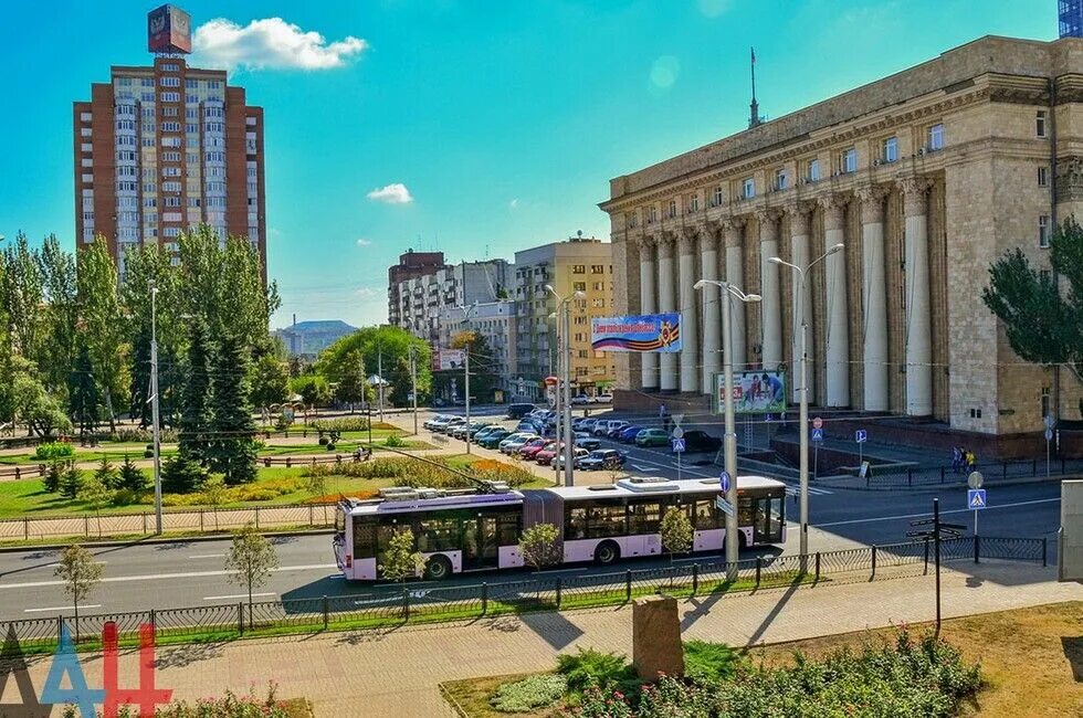 Донецк центр улицы. Главная улица донецка. донецк площадь города. донецк центральная улица. донецк столица днр.